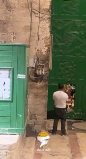 مستوطنون عند باب القطانين